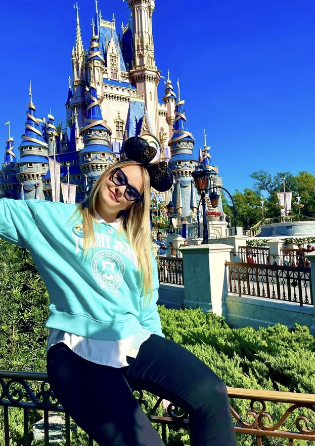 Cliente da Internacional Vistos realizando o sonho na Disney com visto americano aprovado