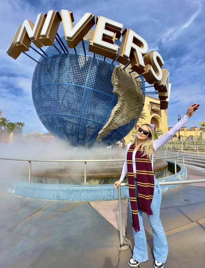 Cliente da Internacional Vistos na Universal Studios após aprovação do visto americano